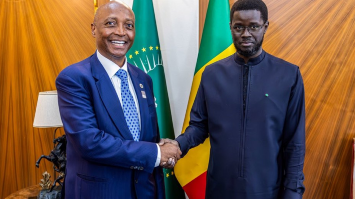 Motsepe o Amogela Dinyewe tša Bosenyi